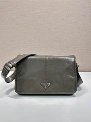 PRADA | Medium triangle logo messenger bag green - 1