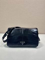 PRADA | Medium triangle logo messenger bag black - 1