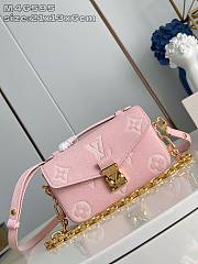 LOUIS VUITTON | Pochette Métis East West Monogram Empreinte In Pink - 1