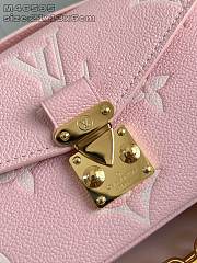 LOUIS VUITTON | Pochette Métis East West Monogram Empreinte In Pink - 5