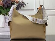 LOUIS VUITTON | Hobo Cargo Cowhide leather and Monogram coated canvas beige - 4