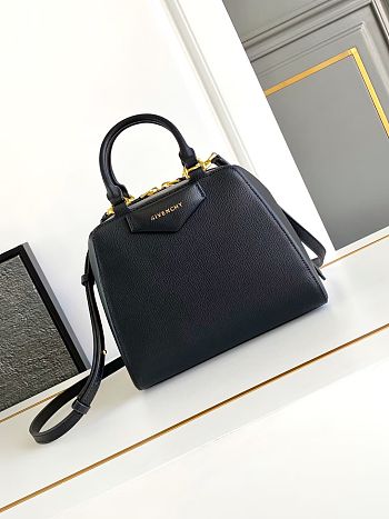 GIVENCHY | Antigona Cube bag in leather black