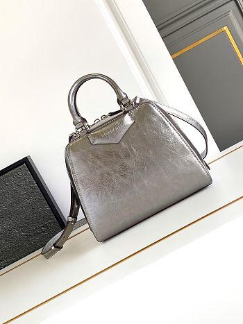 GIVENCHY | Antigona Cube bag in leather 