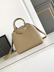 GIVENCHY | Antigona Cube bag in leather beige - 1