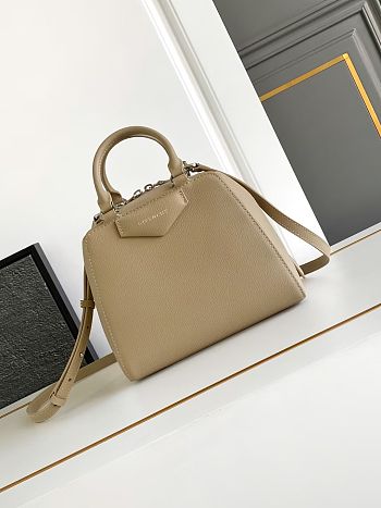 GIVENCHY | Antigona Cube bag in leather beige