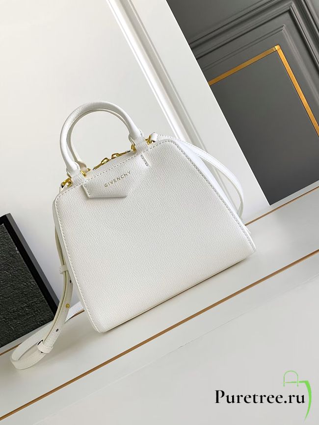 GIVENCHY | Antigona Cube bag in leather white - 1