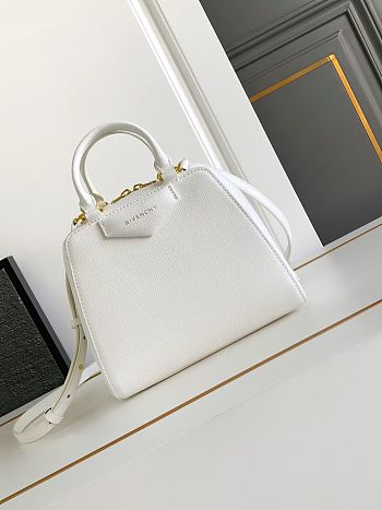 GIVENCHY | Antigona Cube bag in leather white