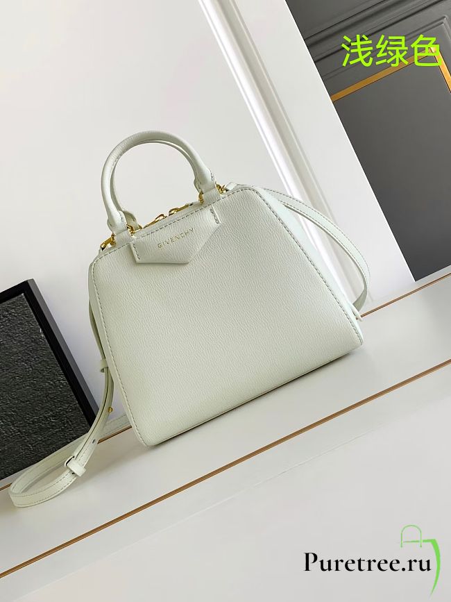 GIVENCHY | Antigona Cube bag in leather almond green - 1