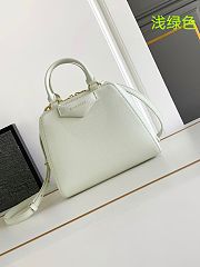 GIVENCHY | Antigona Cube bag in leather almond green - 1