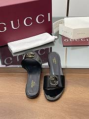 GUCCI | Women's Round Interlocking G sandal in black - 4