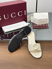 GUCCI | Women's Round Interlocking G sandal in milk white - 6