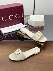 GUCCI | Women's Round Interlocking G sandal in milk white - 5