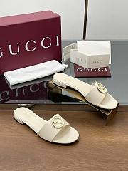 GUCCI | Women's Round Interlocking G sandal in milk white - 3