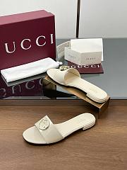 GUCCI | Women's Round Interlocking G sandal in milk white - 2