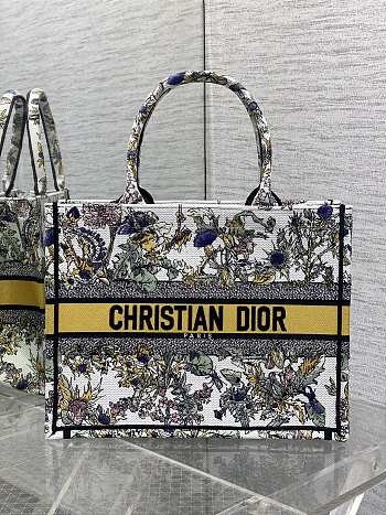 DIOR | Medium Book Tote Around the world yellow