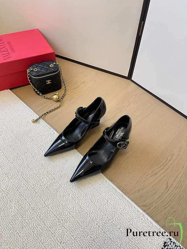 VALENTINO | Vlogo Signature High Heels In Black - 1