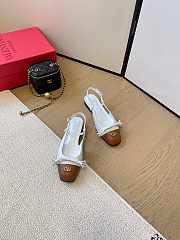 VALENTINO | Vlogo Signature Sandals In White/Brown - 3