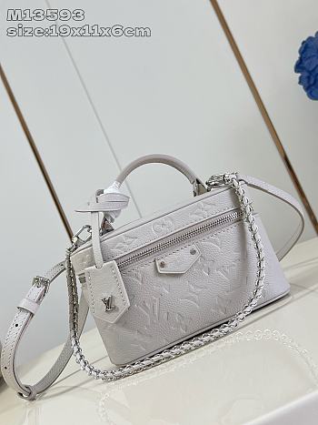 LOUIS VUITTON | Vanity Chain Pouch Monogram Empreinte In White