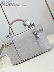 LOUIS VUITTON | Vanity Chain Pouch Monogram Empreinte In White - 2