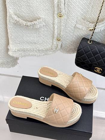 Chanel Thick-soled Slippers In Taupe