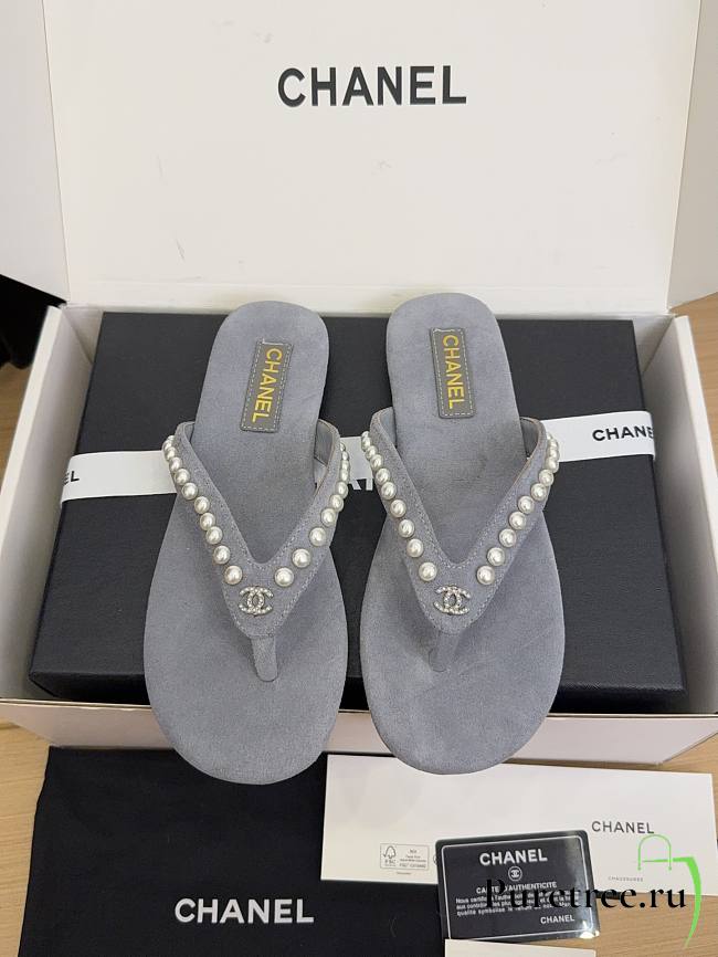Chanel Suede and fantasy pearls 01 - 1