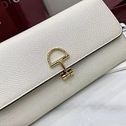 GUCCI | Softbit continental wallet grainy leather in white - 2
