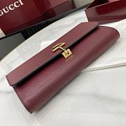 GUCCI | Softbit continental wallet grainy leather in burgundy - 4