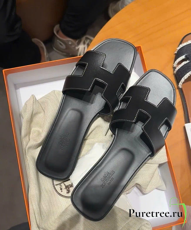 HERMES | Oran Sandals In Black - 1