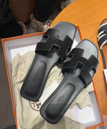 HERMES | Oran Sandals In Black
