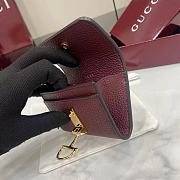 GUCCI | Softbit card case Gold-toned hardware in burgundy - 5