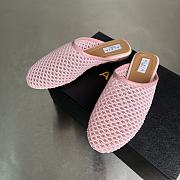 ALAIA | Flat-soled half-slippers in pink - 4