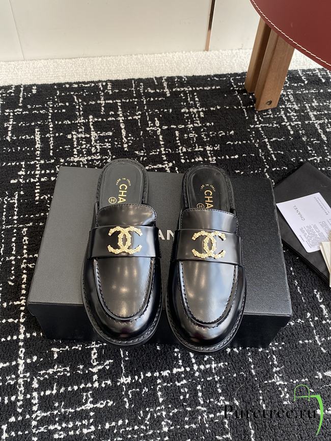 CHANEL | Moccasins Shiny wrinkled calfskin in black - 1