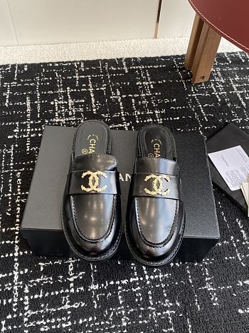 CHANEL | Moccasins Shiny wrinkled calfskin in black