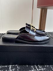 CHANEL | Moccasins Shiny wrinkled calfskin in black - 5