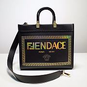 Fendi x Versace Fendace Bolso Convertible Sunshine Shopper Tote In Black - 1