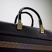 Fendi x Versace Fendace Bolso Convertible Sunshine Shopper Tote In Black - 3