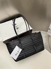 Alaia neo mina 32 bag in perforated calfskin in black - 3