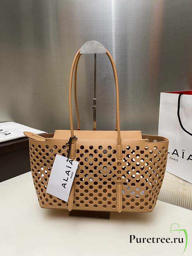 Alaia neo mina 32 bag in perforated calfskin in beige - 1