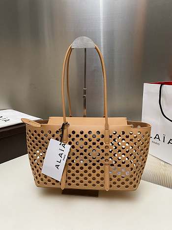Alaia neo mina 32 bag in perforated calfskin in beige