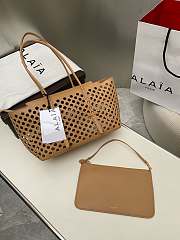Alaia neo mina 32 bag in perforated calfskin in beige - 3