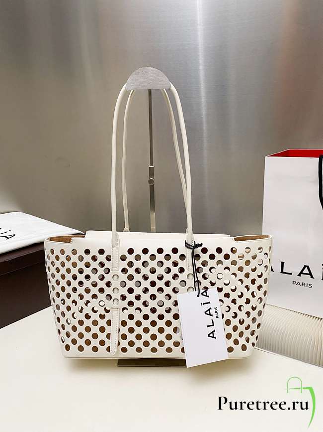 Alaia neo mina 32 bag in perforated calfskin in white - 1