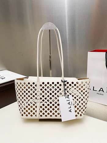 Alaia neo mina 32 bag in perforated calfskin in white