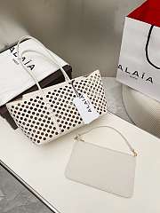 Alaia neo mina 32 bag in perforated calfskin in white - 6