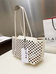 Alaia neo mina 32 bag in perforated calfskin in white - 2