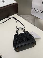ALAIA | mina 20 bag in vienne wave calfskin in black - 2