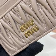 MIUMIU | Matelassé nappa leather card holder in beige - 2