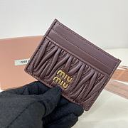 MIUMIU | Matelassé nappa leather card holder in burgundy - 2
