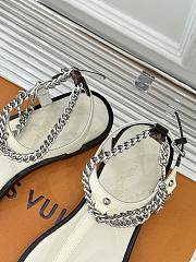 LOUIS VUITTON | Sandals With Chain In White - 6