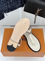 LOUIS VUITTON | Sandals With Chain In White - 3