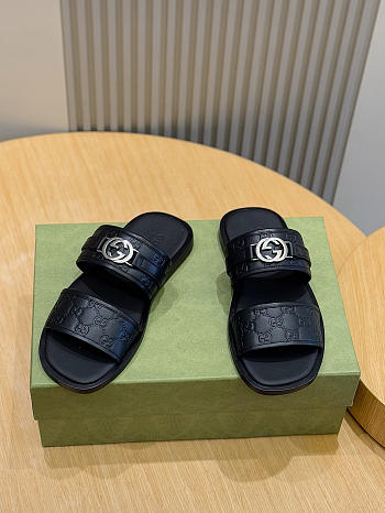 Gucci Men's Interlocking Double G Slides 02